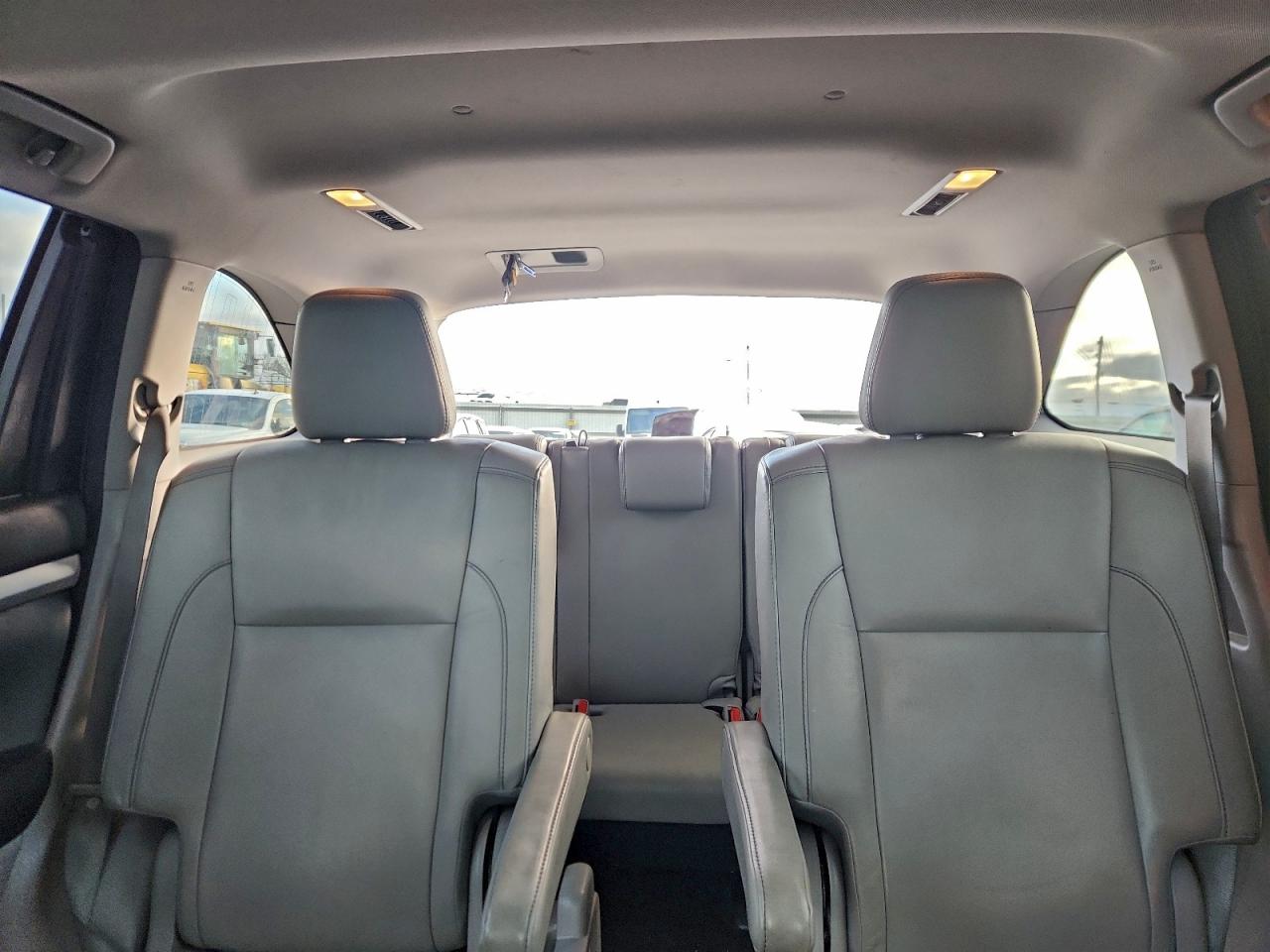 2017 TOYOTA HIGHLANDER SE photo 10