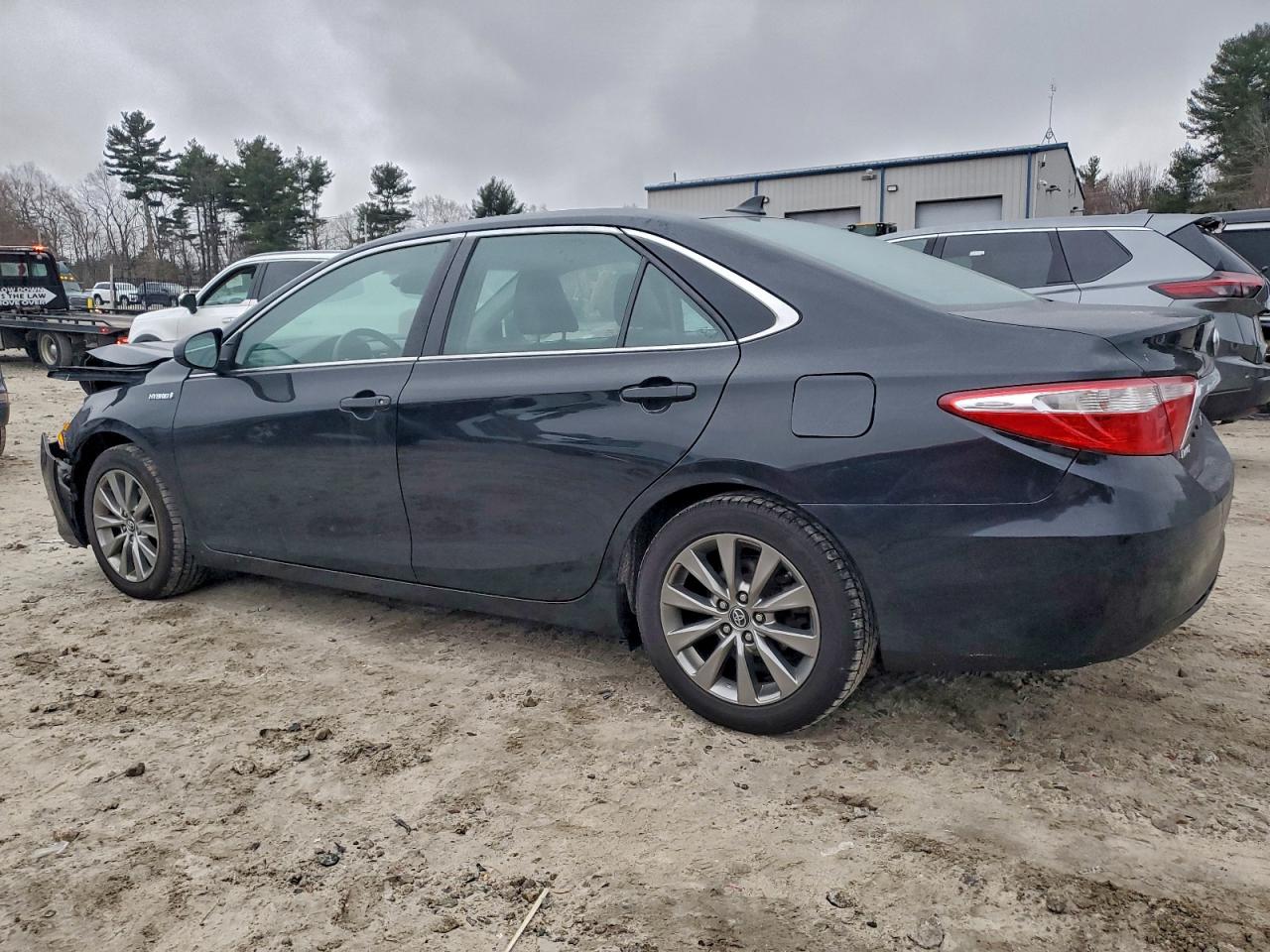 2017 TOYOTA CAMRY HYBRID photo 2