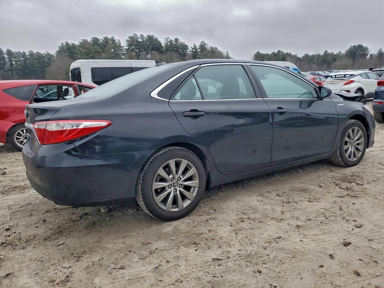 2017 TOYOTA CAMRY HYBRID photo 3