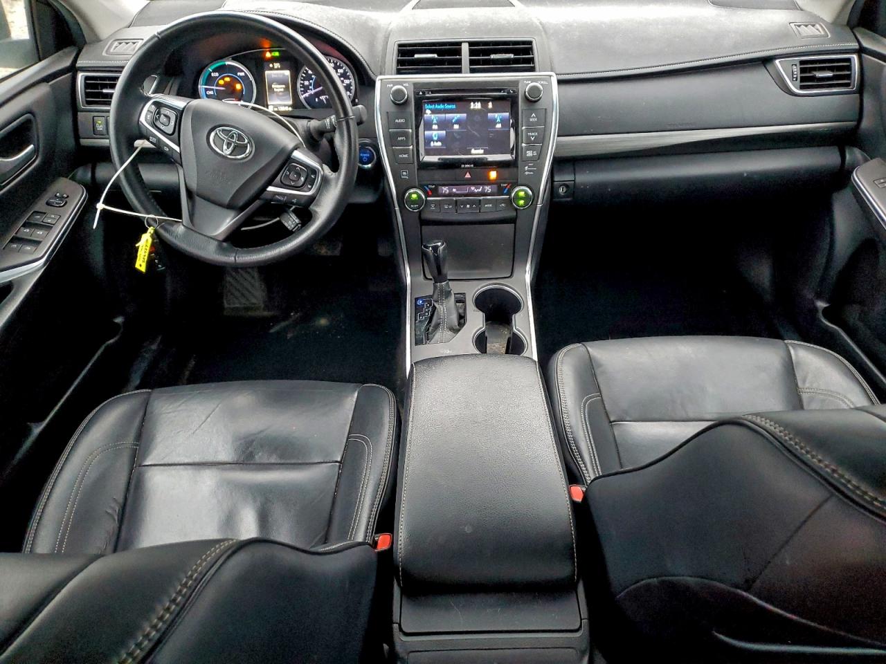 2017 TOYOTA CAMRY HYBRID photo 8