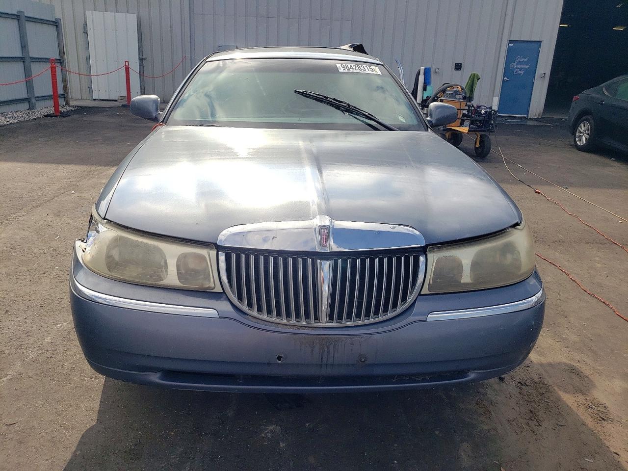2000 LINCOLN TOWN CAR SIGNATURE photo 5