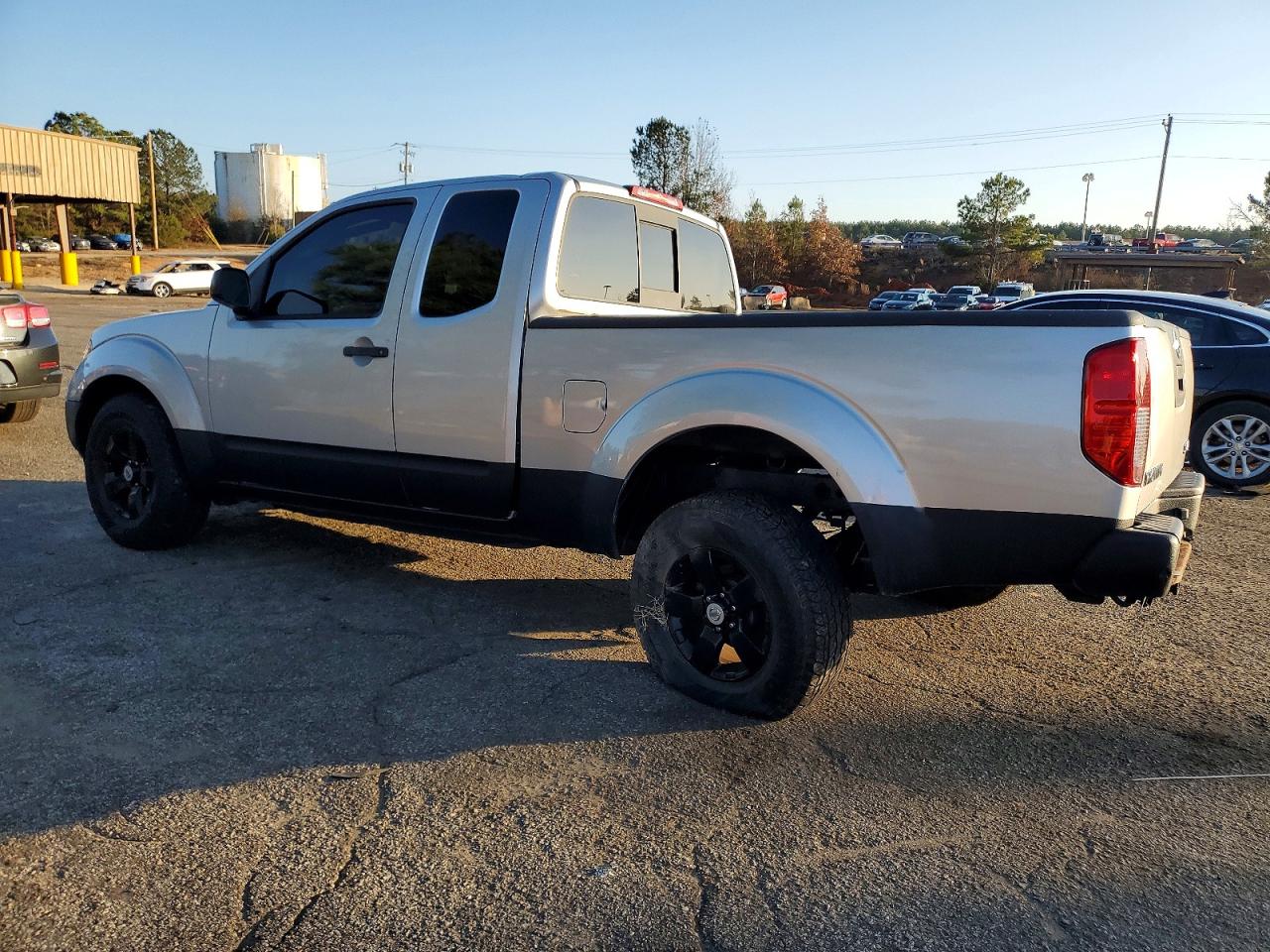 2010 NISSAN FRONTIER KING CAB SE photo 2