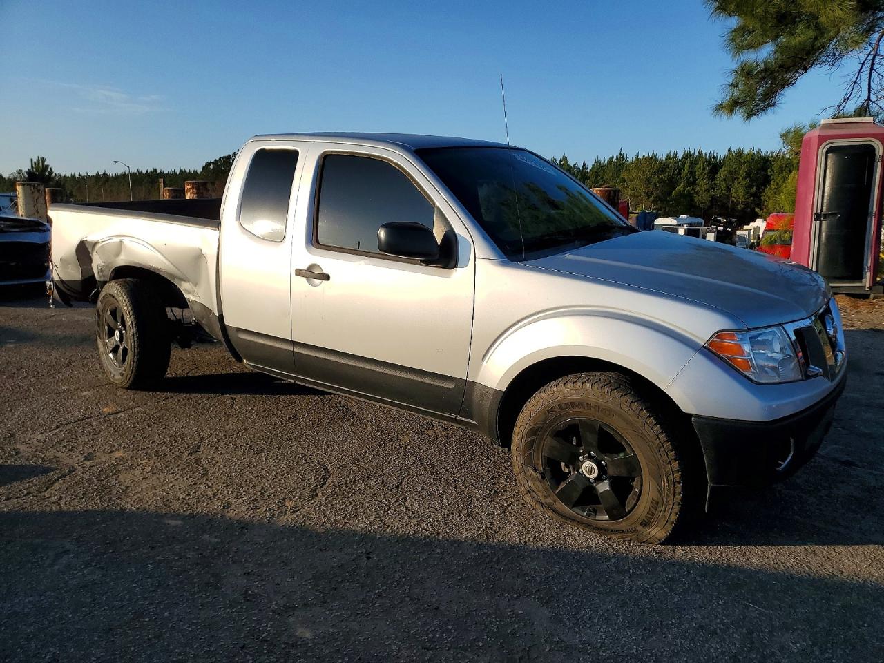 2010 NISSAN FRONTIER KING CAB SE photo 4