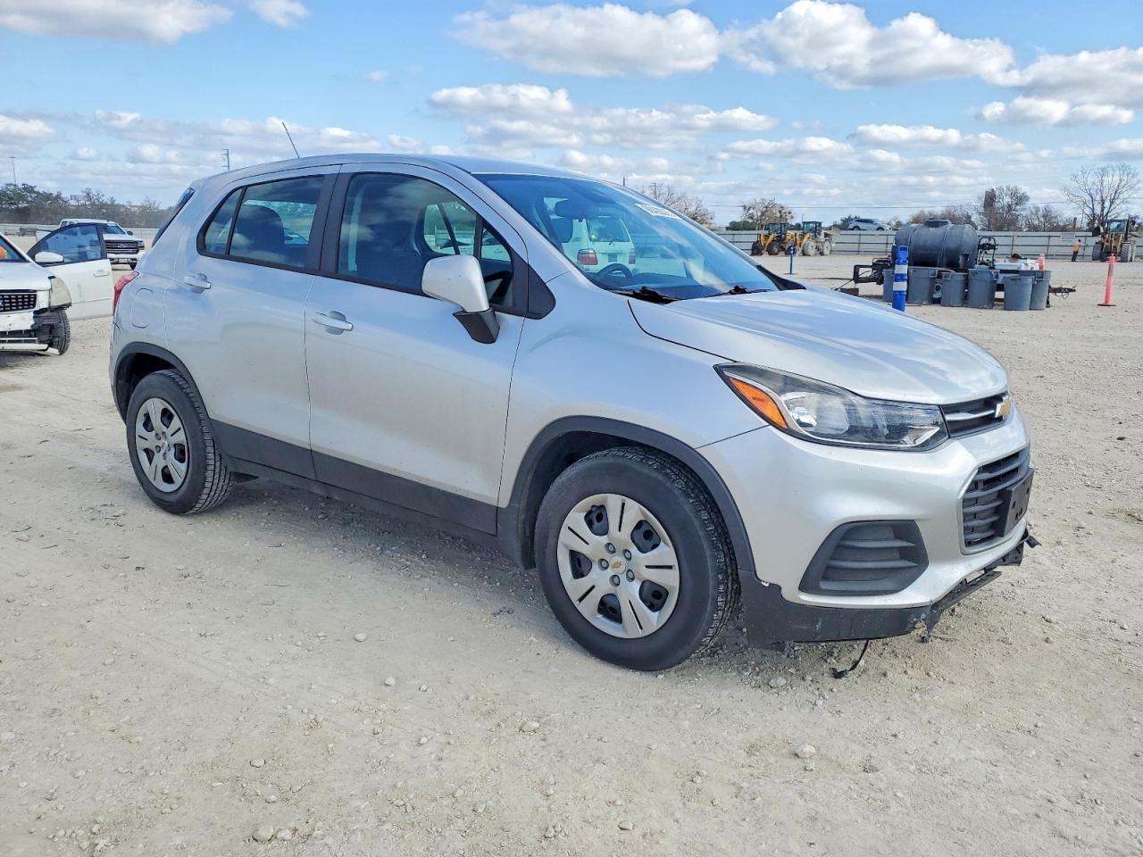 2018 CHEVROLET TRAX LS photo 4