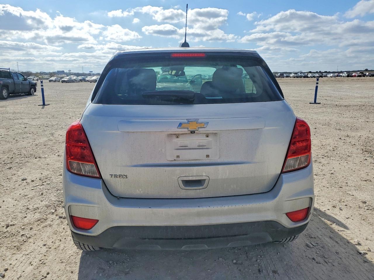 2018 CHEVROLET TRAX LS photo 6