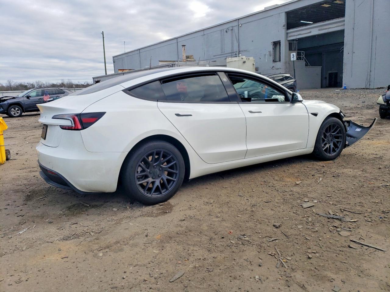 2024 TESLA MODEL 3 photo 3