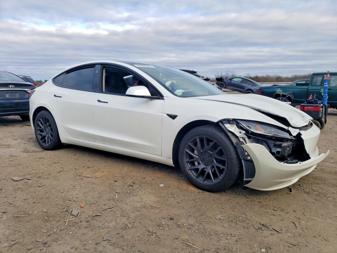 2024 TESLA MODEL 3 photo 4