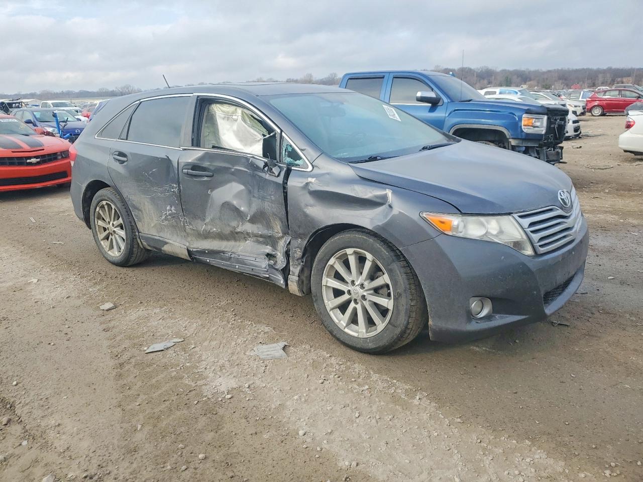 2010 TOYOTA VENZA photo 4