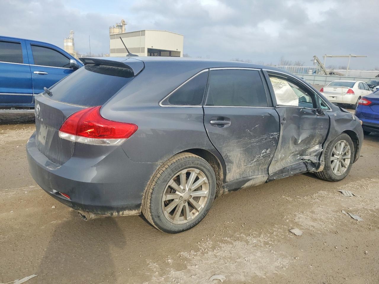 2010 TOYOTA VENZA photo 3