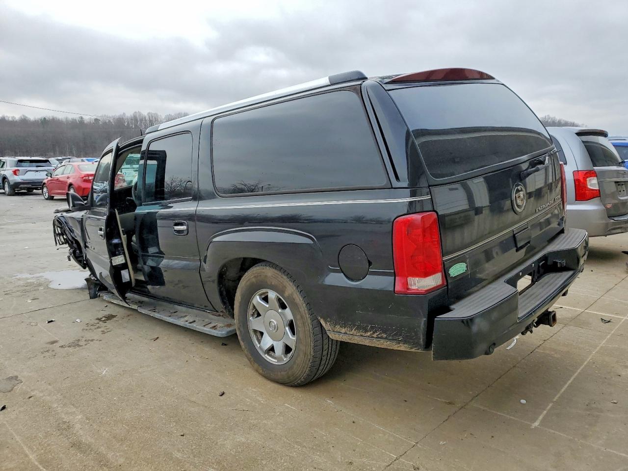2004 CADILLAC ESCALADE ESV photo 2