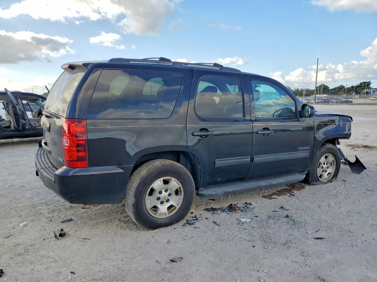2012 CHEVROLET TAHOE C1500 LS photo 3