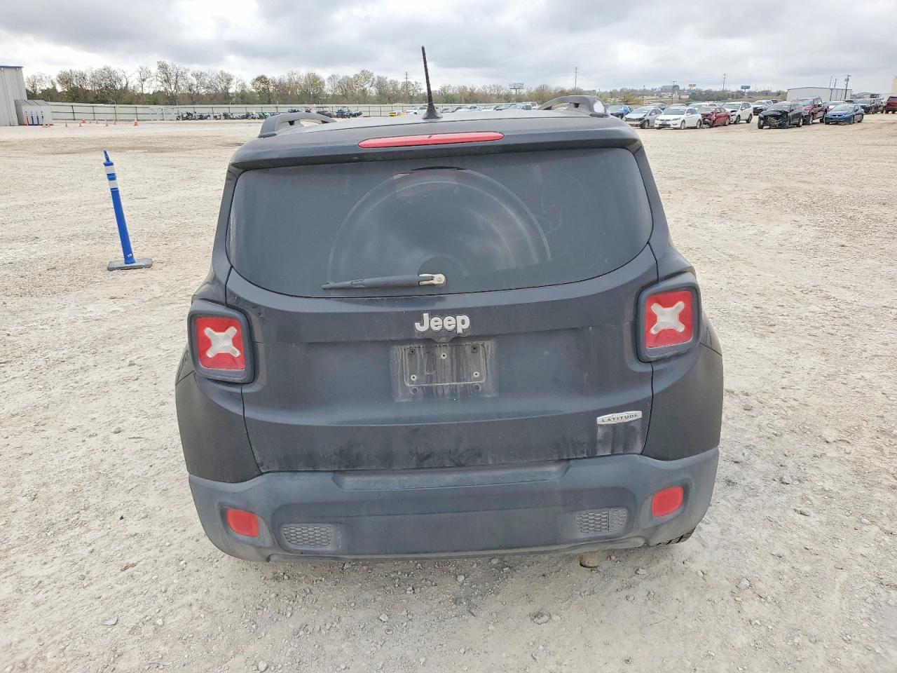 2017 JEEP RENEGADE LATITUDE photo 6