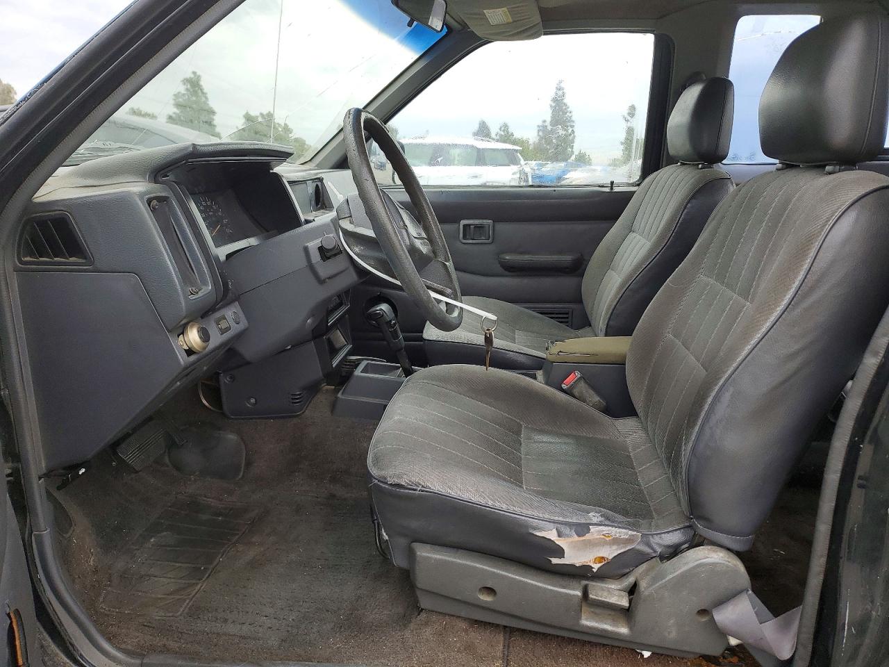 1993 NISSAN TRUCK KING CAB photo 7