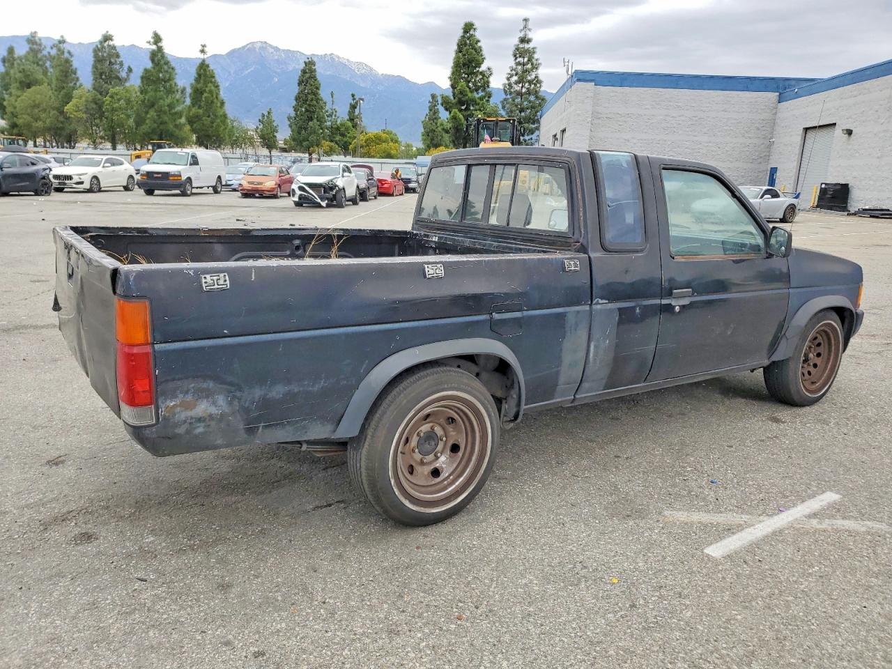 1993 NISSAN TRUCK KING CAB photo 3