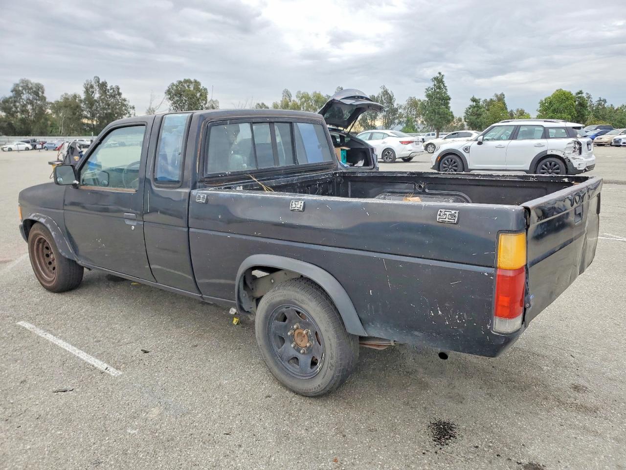 1993 NISSAN TRUCK KING CAB photo 2