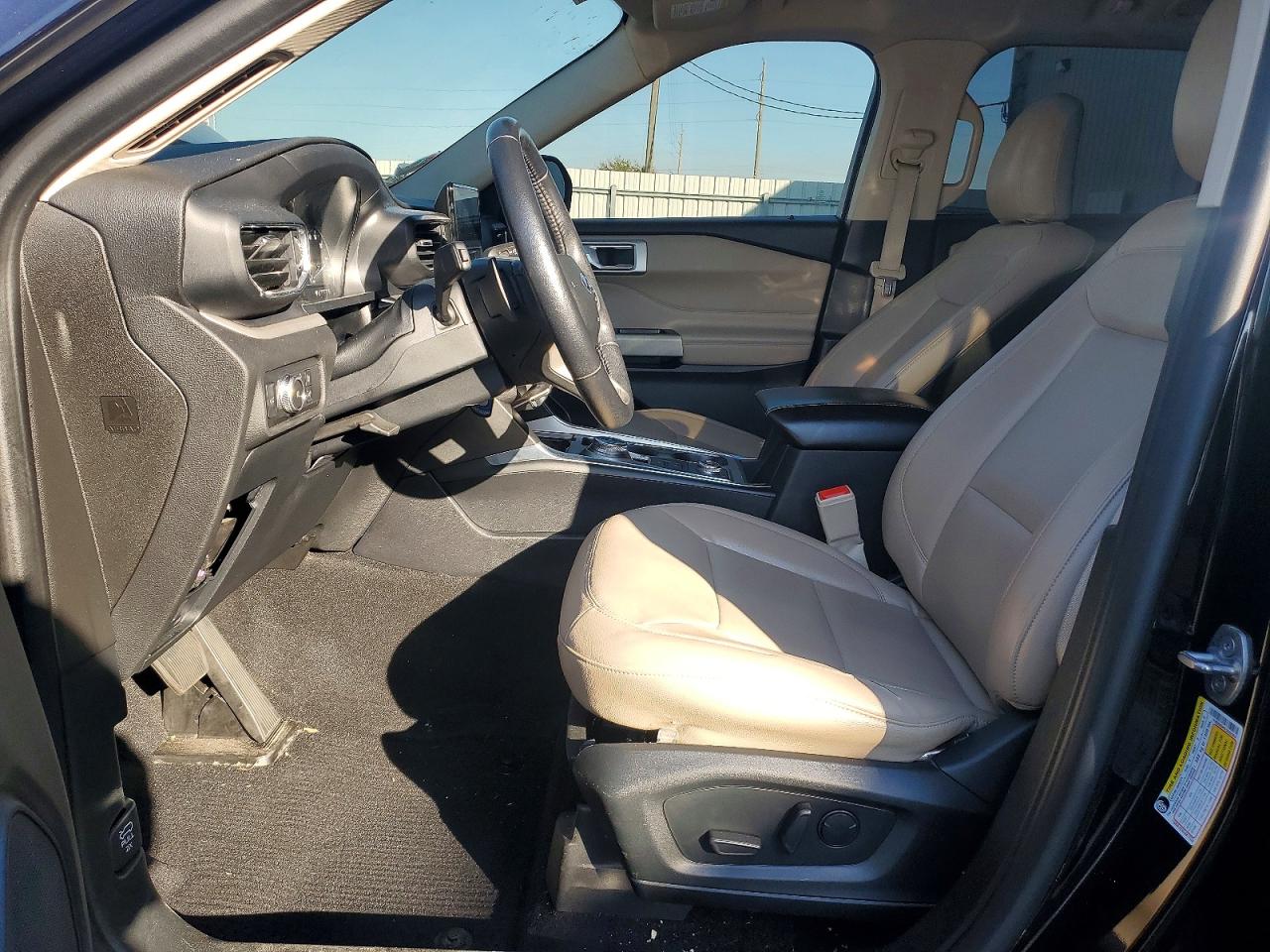 2020 FORD EXPLORER XLT photo 13