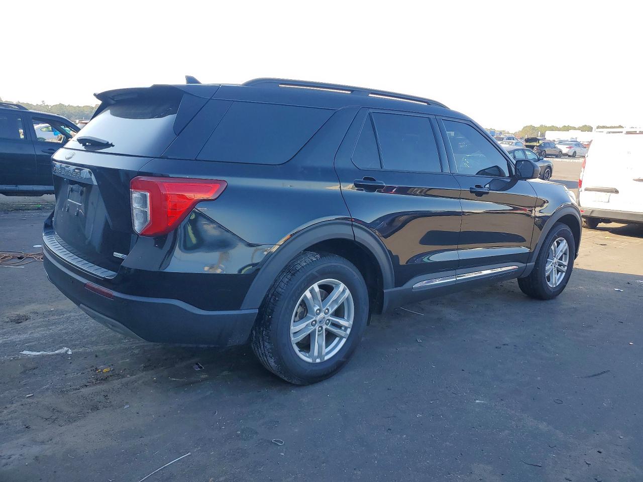 2020 FORD EXPLORER XLT photo 5