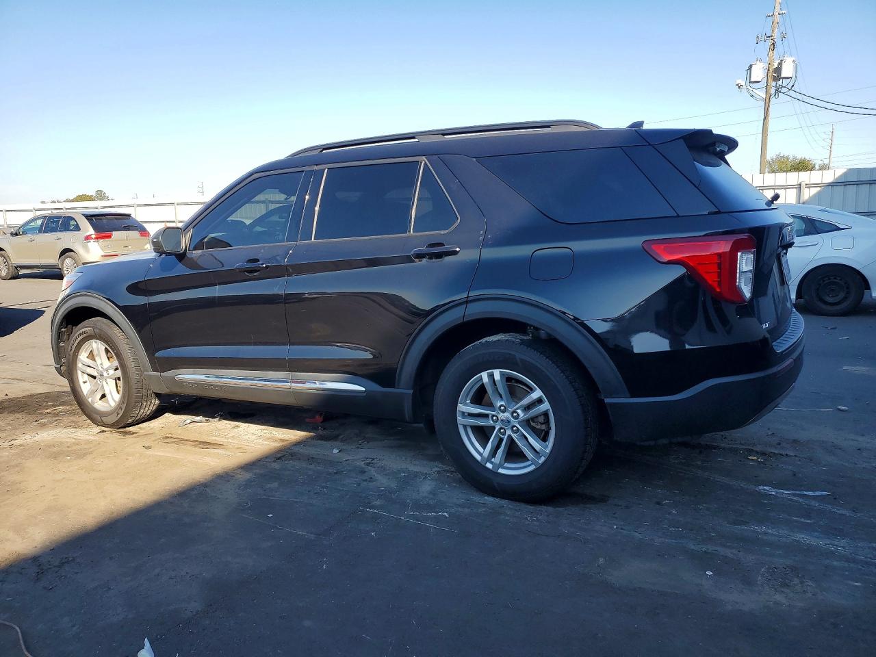 2020 FORD EXPLORER XLT photo 3