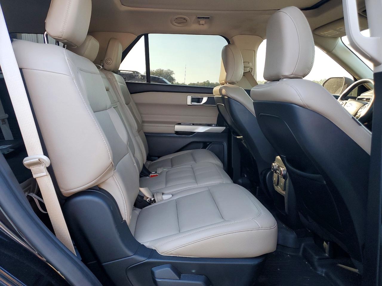 2020 FORD EXPLORER XLT photo 21