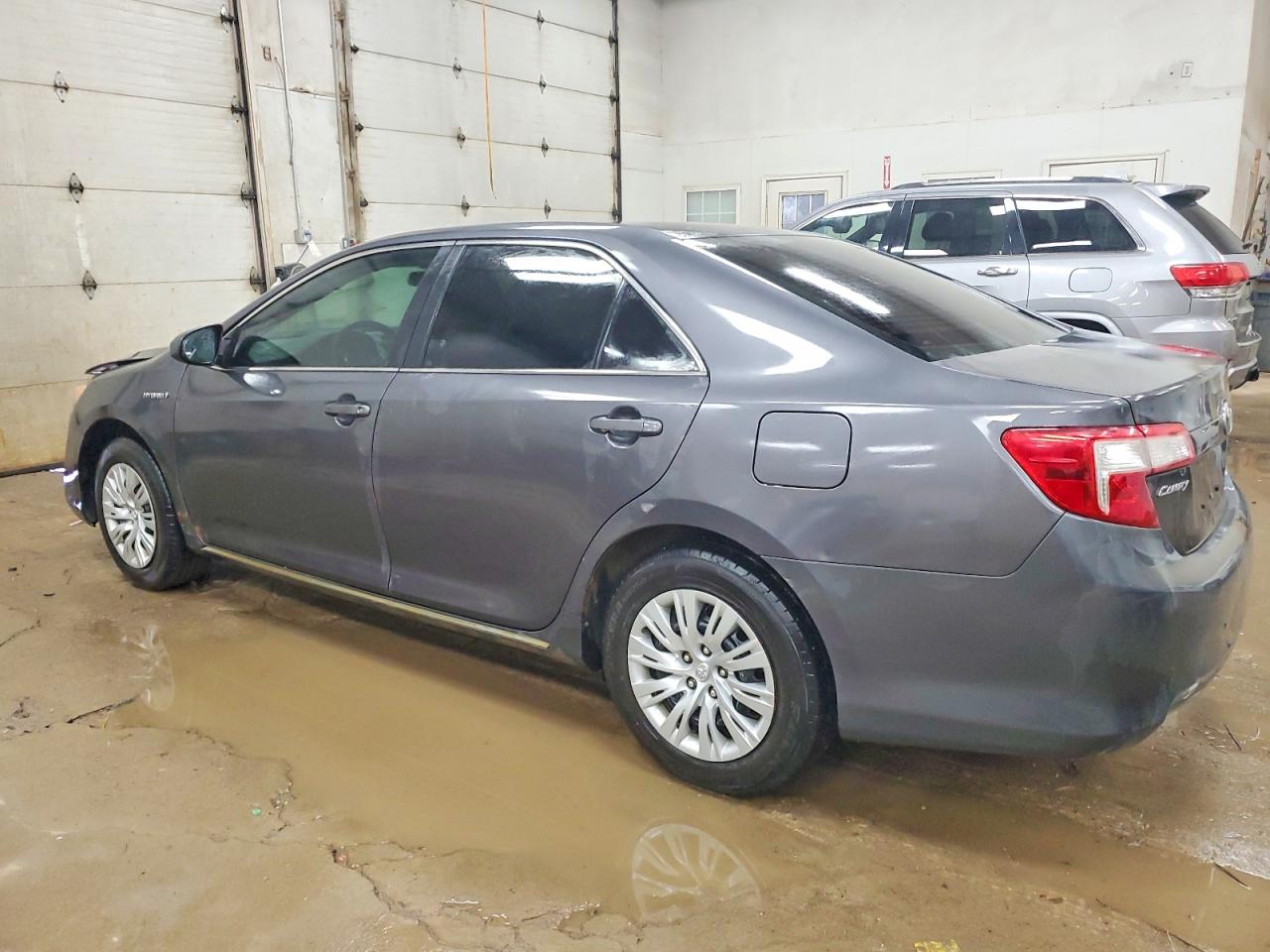 2013 TOYOTA CAMRY HYBRID photo 2