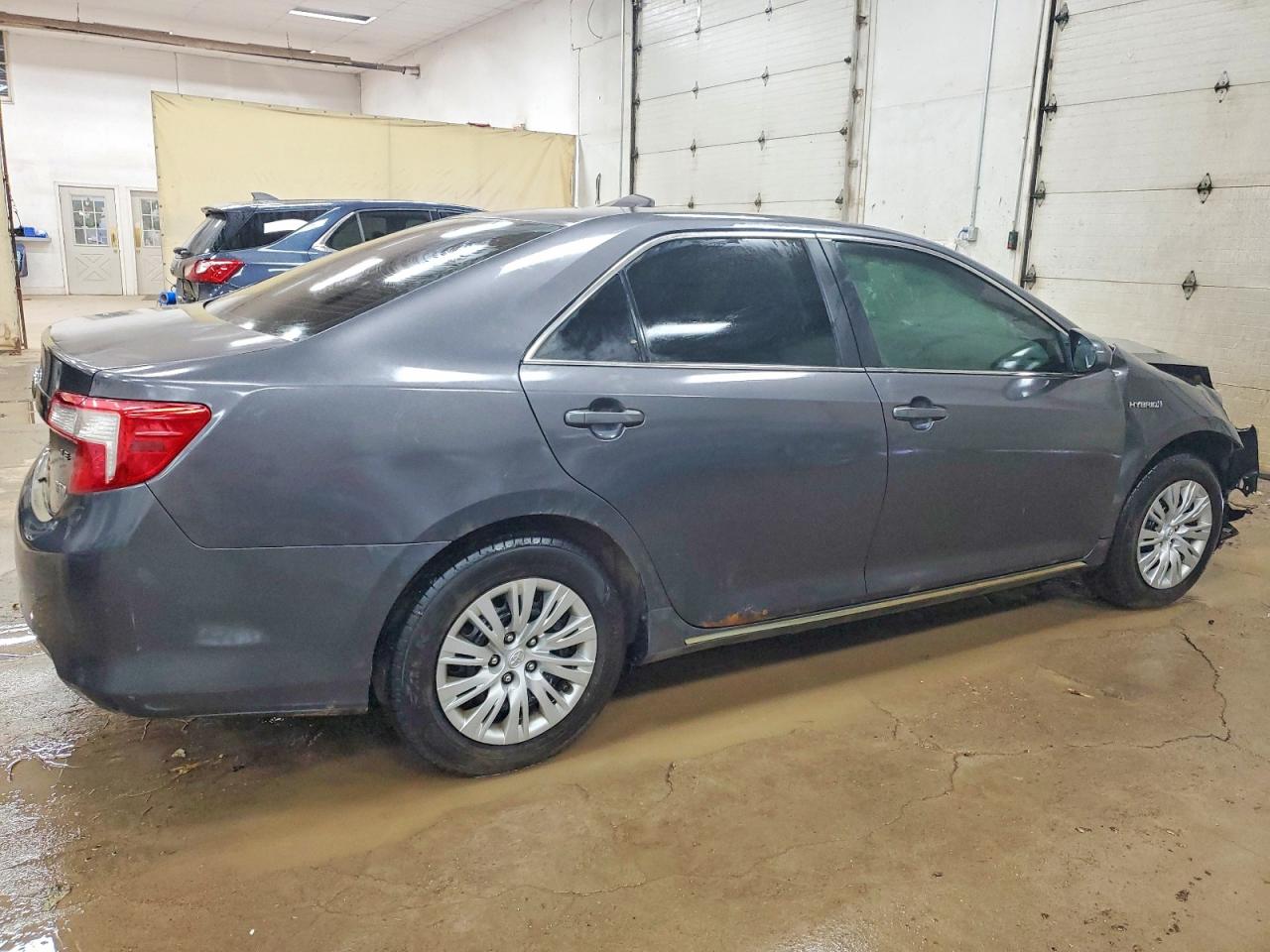 2013 TOYOTA CAMRY HYBRID photo 3