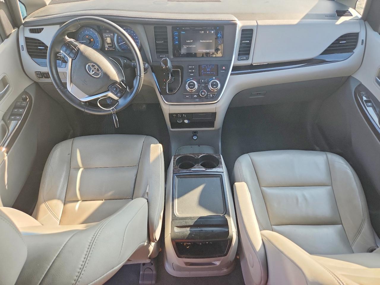 2015 TOYOTA SIENNA XLE photo 8