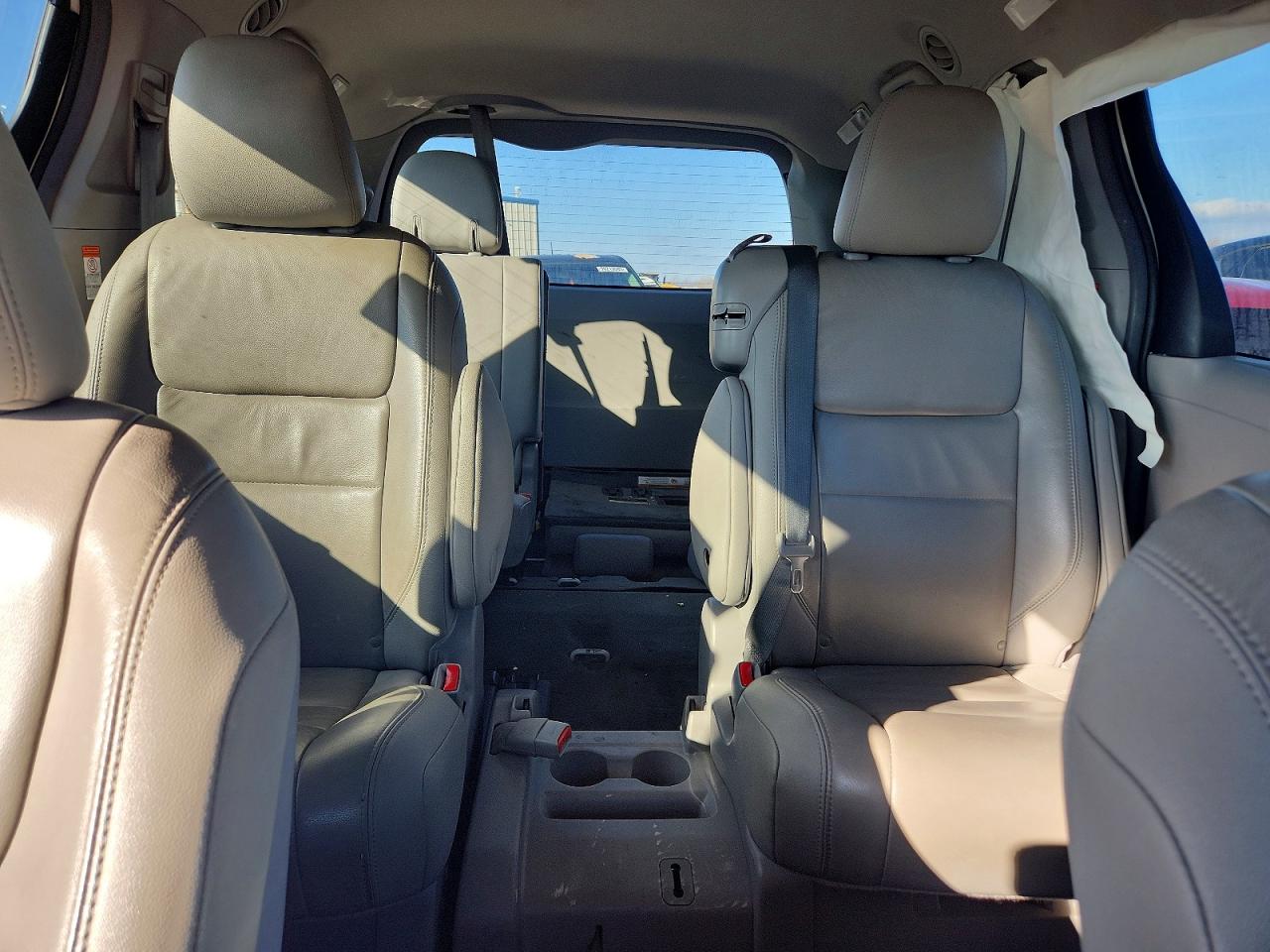 2015 TOYOTA SIENNA XLE photo 10