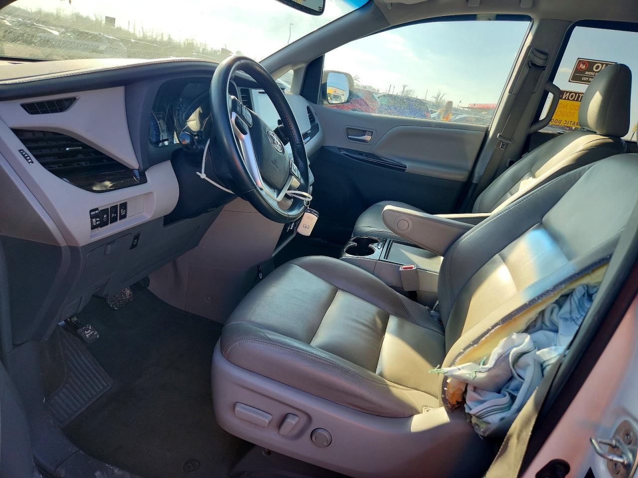 2015 TOYOTA SIENNA XLE photo 7