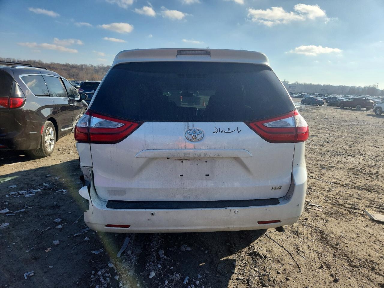 2015 TOYOTA SIENNA XLE photo 6