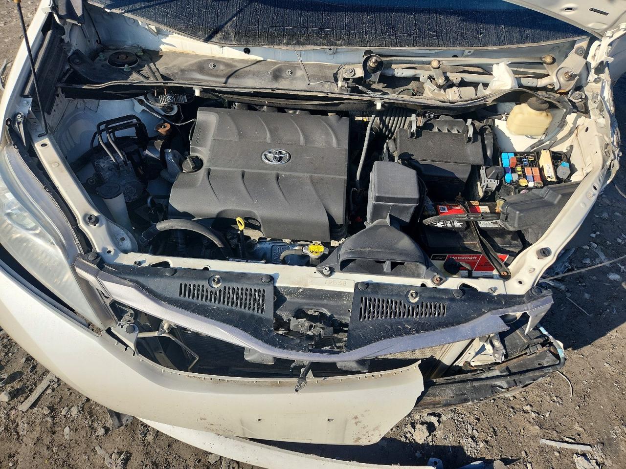 2015 TOYOTA SIENNA XLE photo 12