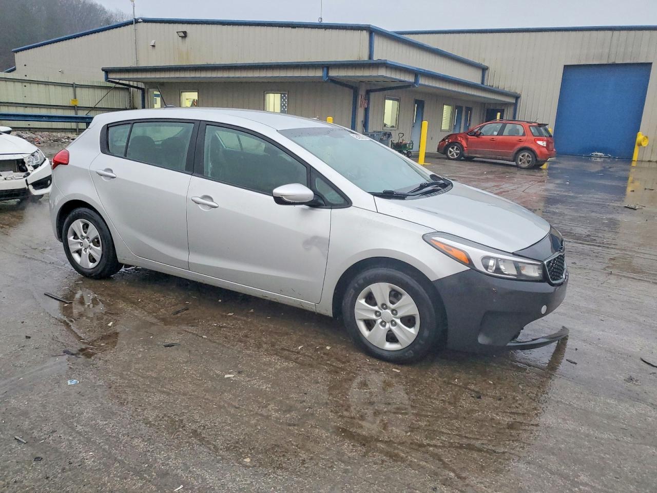 2017 KIA FORTE LX photo 4