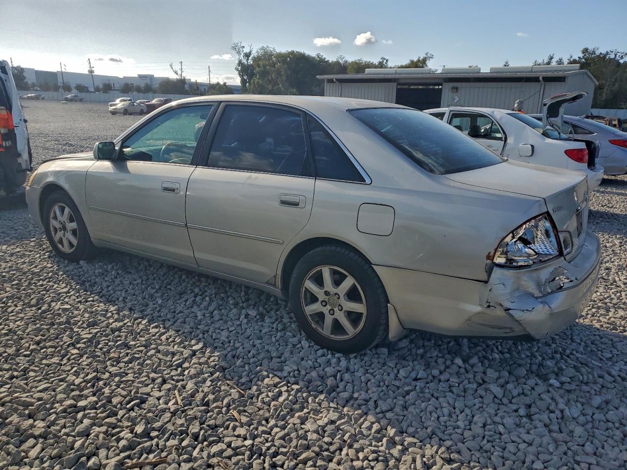 2002 TOYOTA AVALON XL photo 2