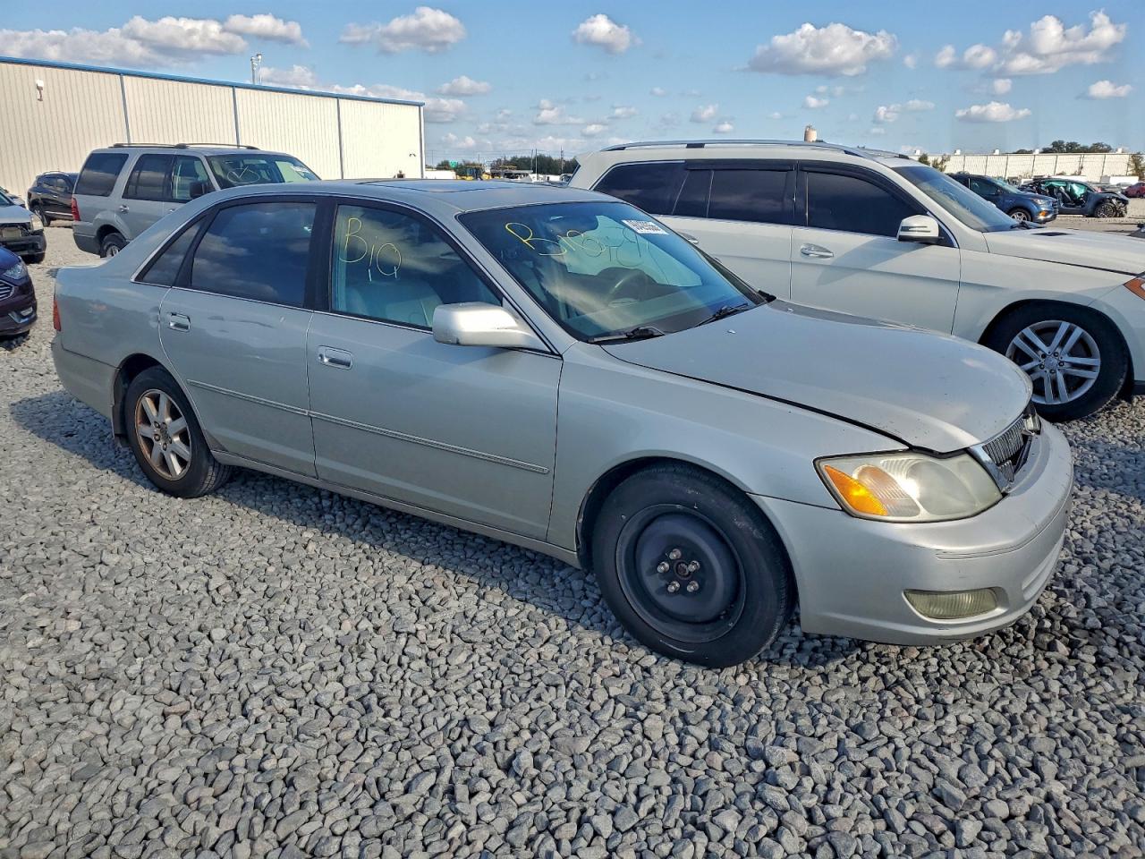 2002 TOYOTA AVALON XL photo 4