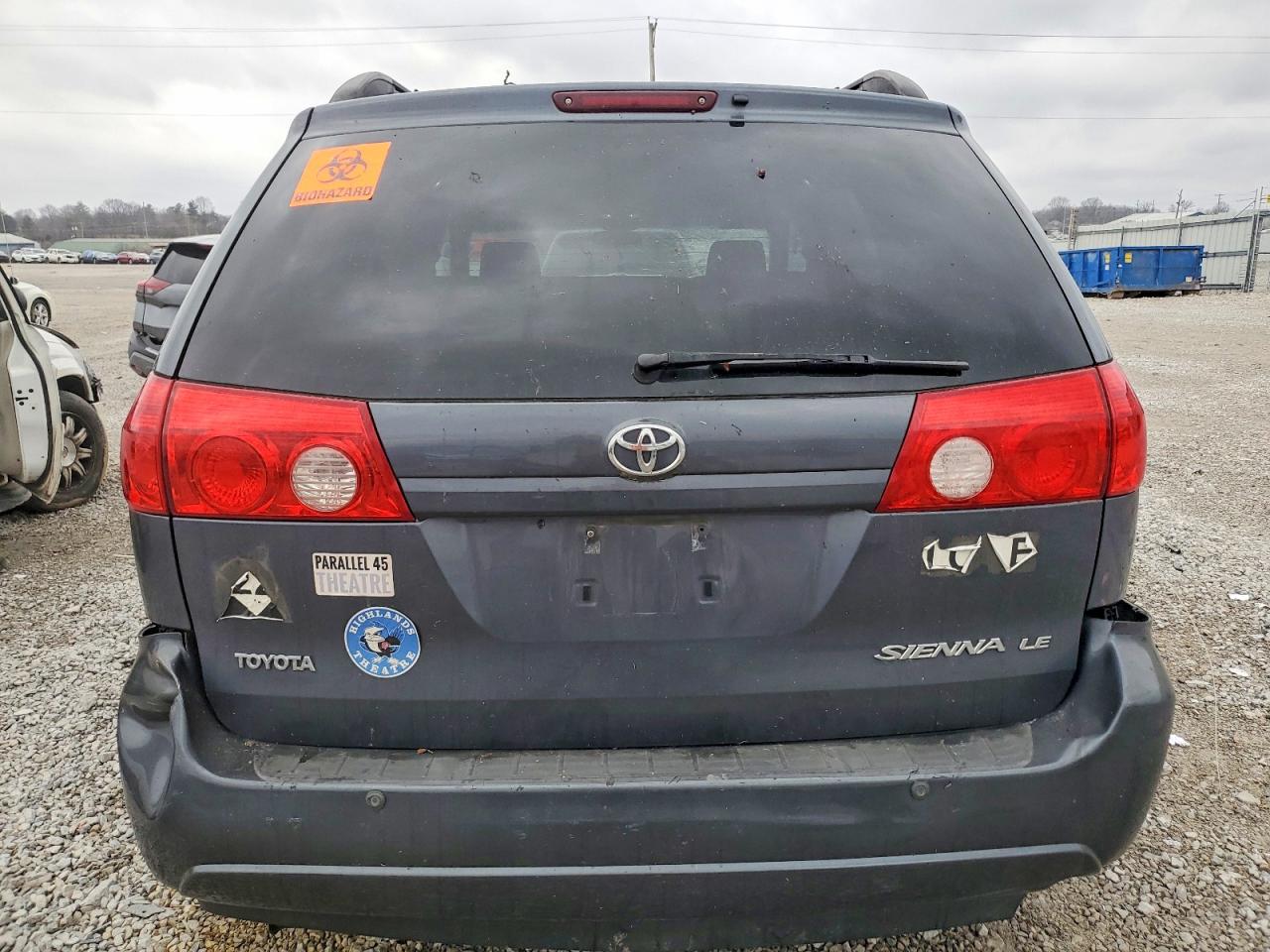 2009 TOYOTA SIENNA CE photo 6