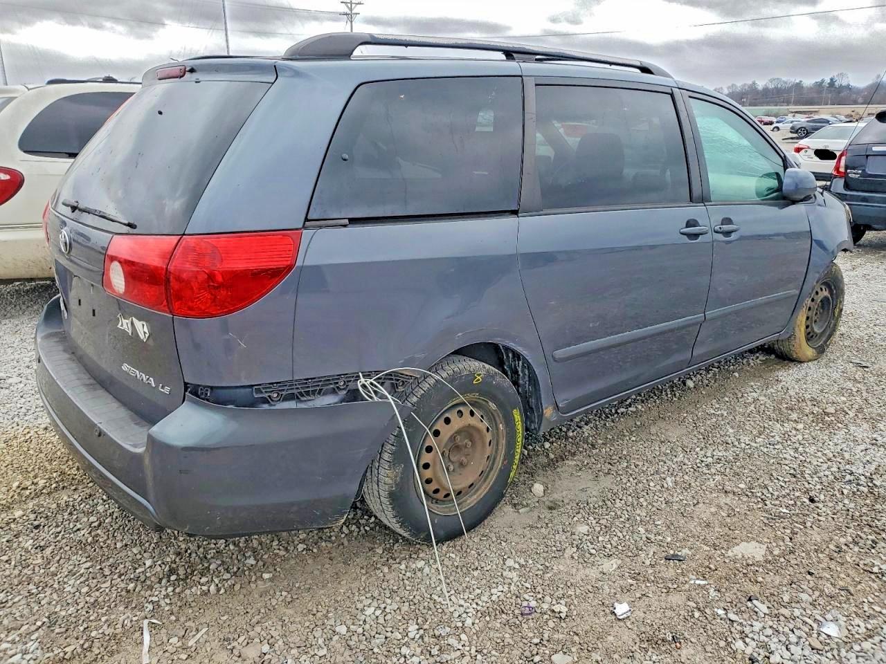 2009 TOYOTA SIENNA CE photo 3
