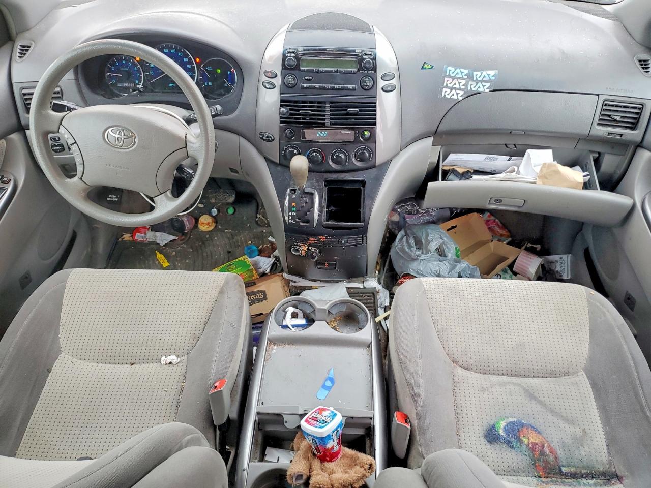 2009 TOYOTA SIENNA CE photo 8