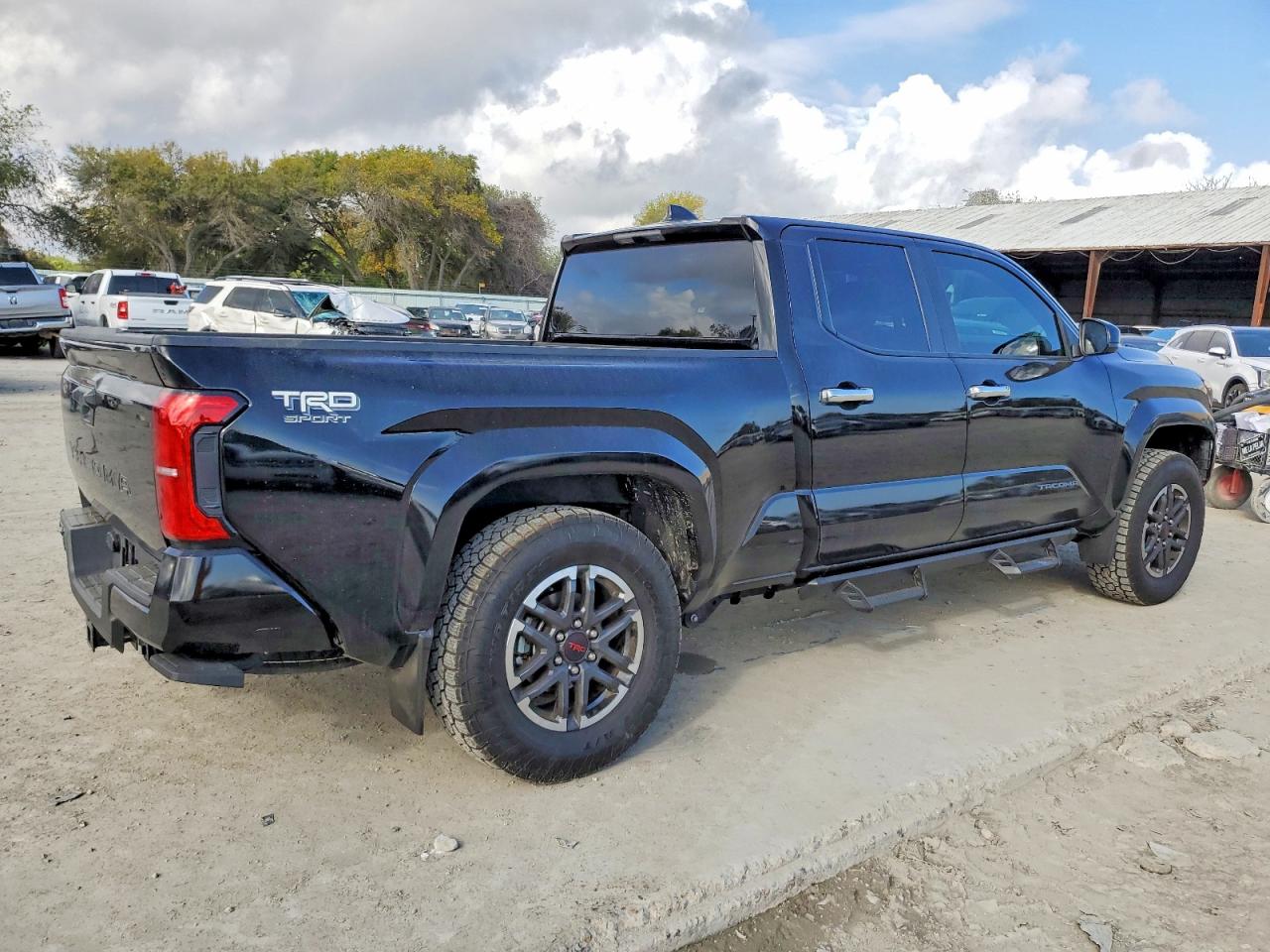 2024 TOYOTA TACOMA DOUBLE CAB photo 3