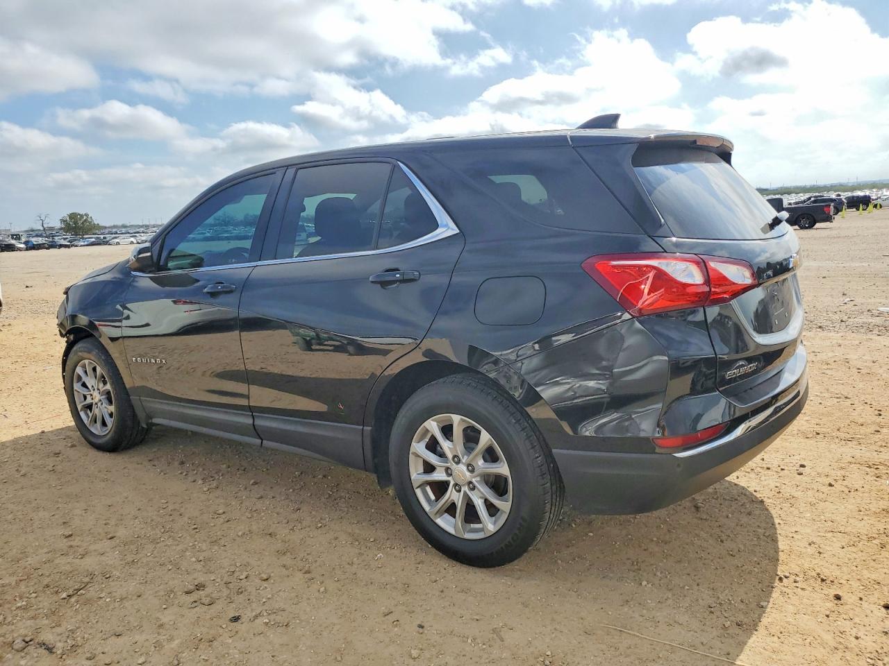 2018 CHEVROLET EQUINOX LT photo 2