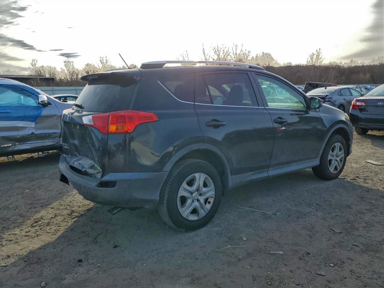 2013 TOYOTA RAV4 LE photo 3