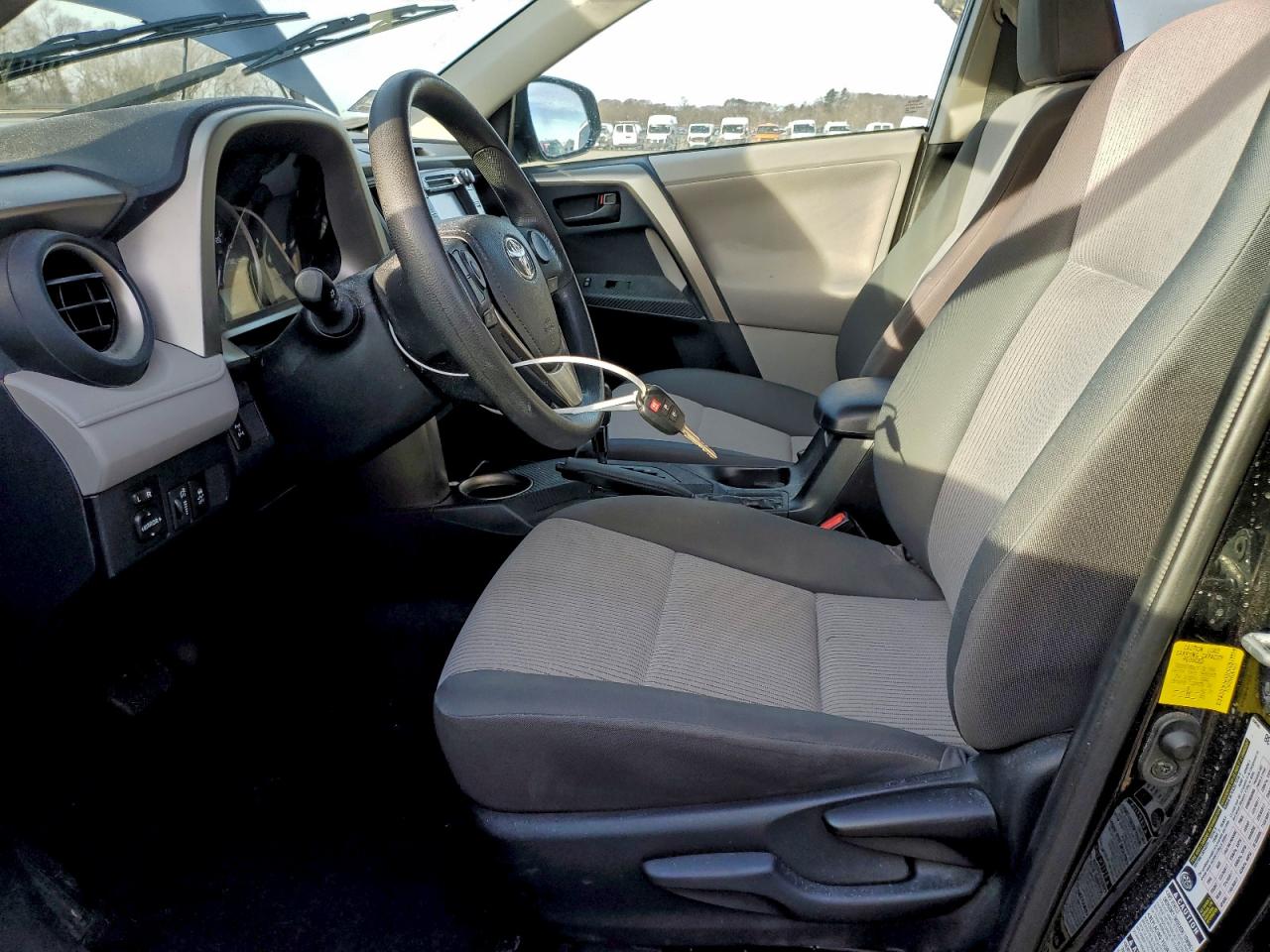 2013 TOYOTA RAV4 LE photo 7