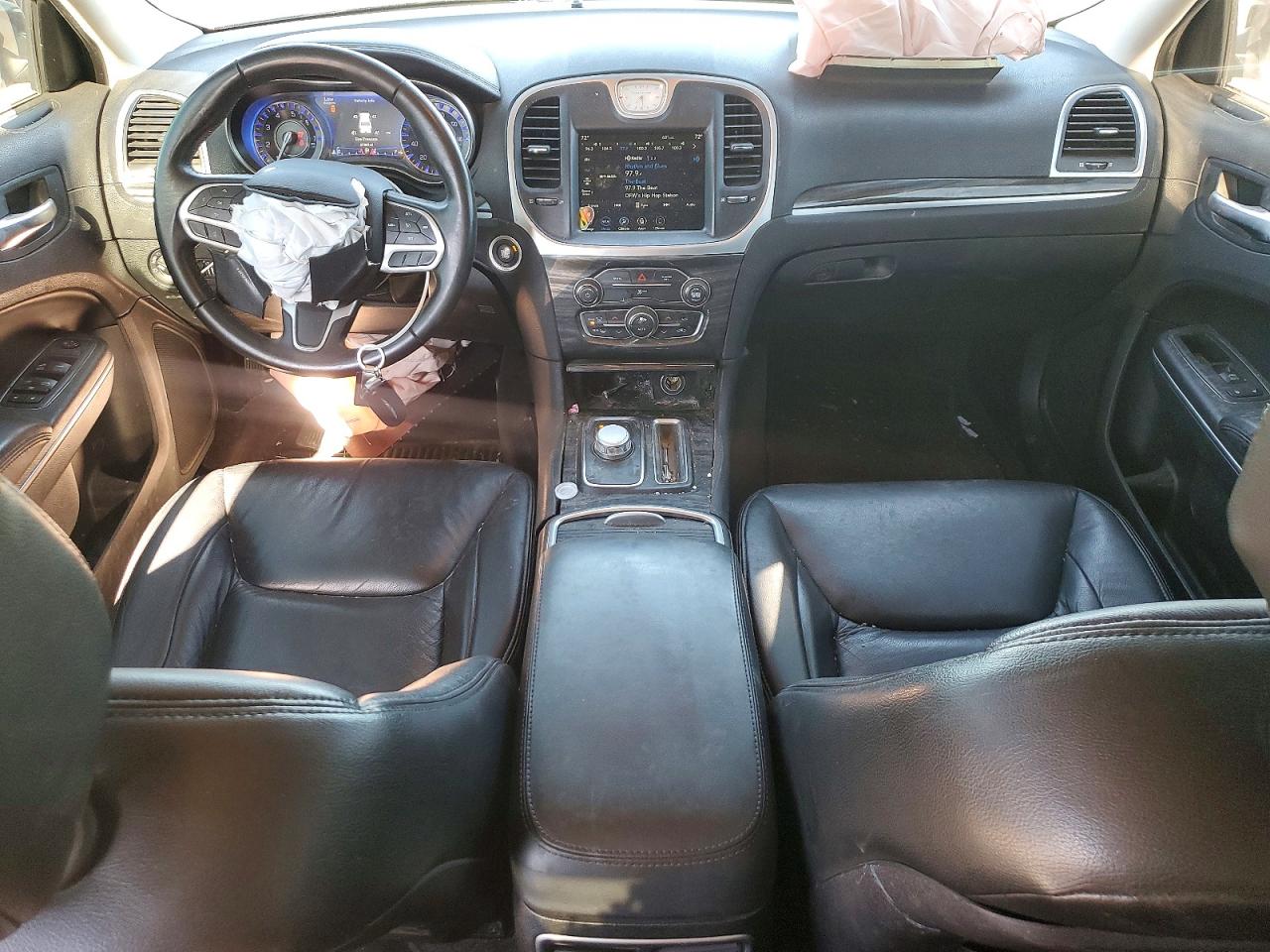 2018 CHRYSLER 300 TOURING photo 8