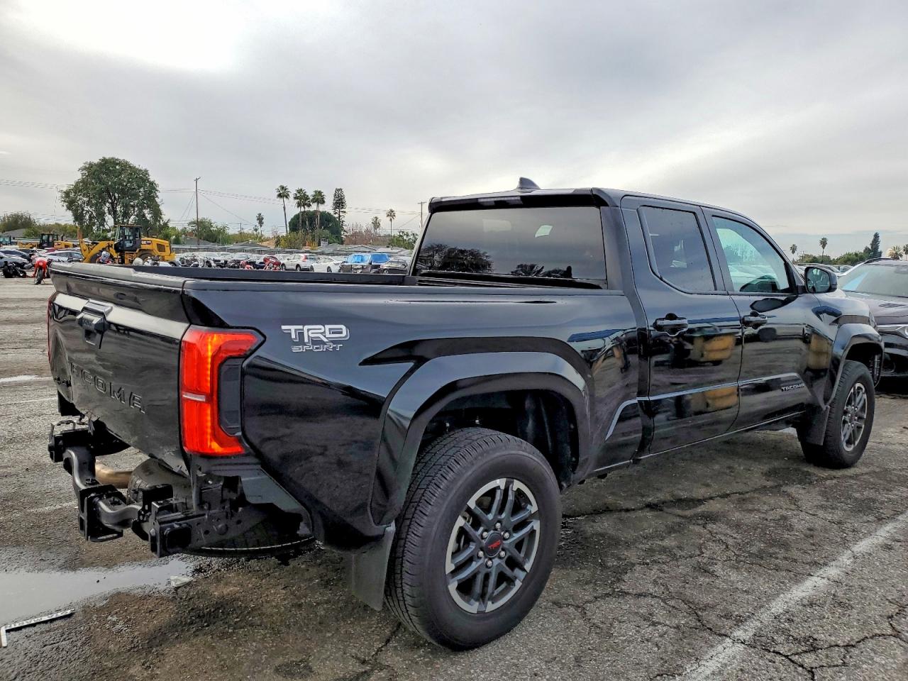 2024 TOYOTA TACOMA DOUBLE CAB photo 3