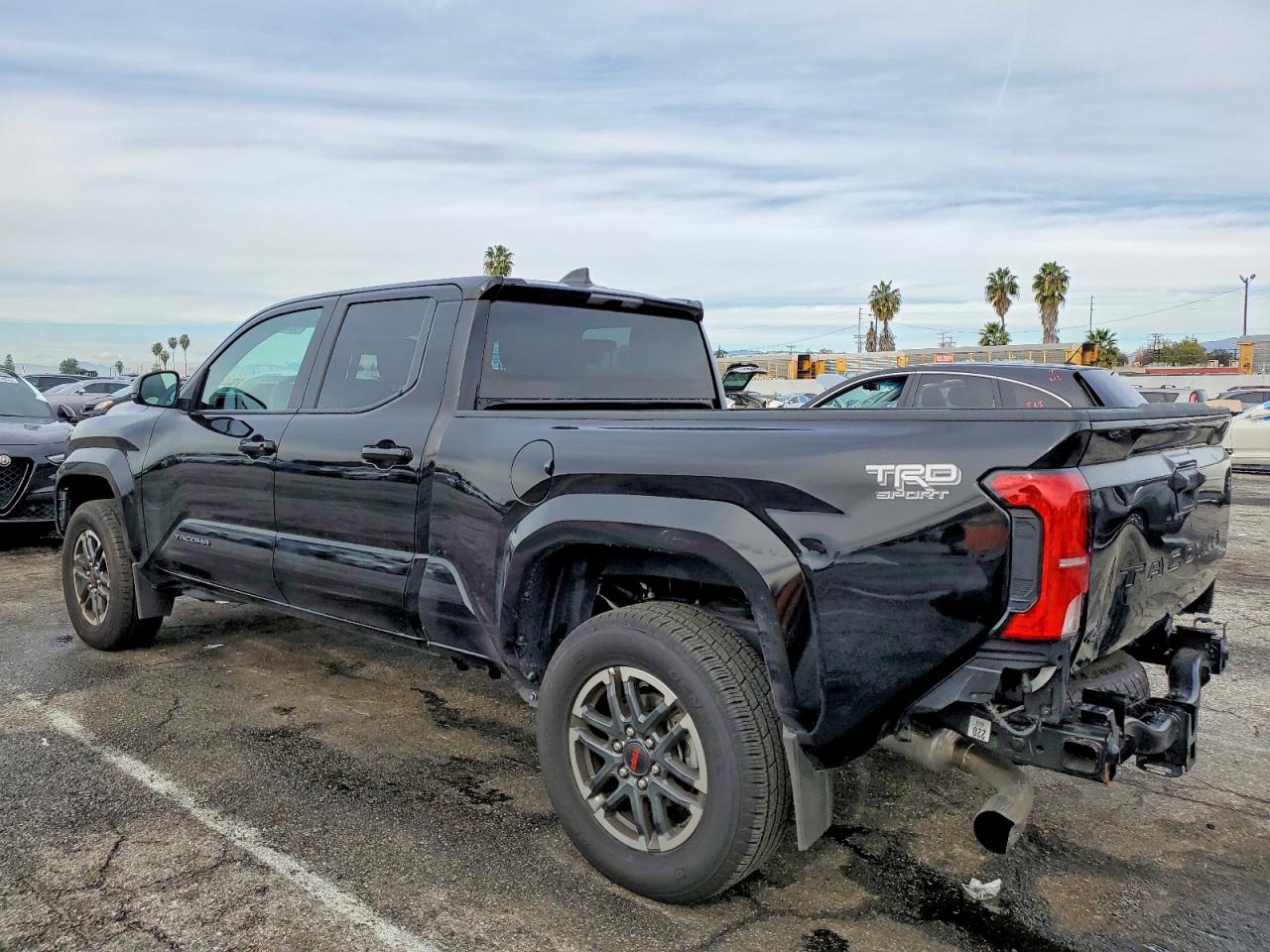 2024 TOYOTA TACOMA DOUBLE CAB photo 2