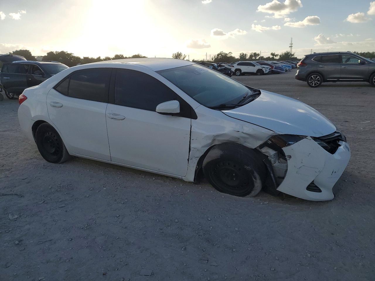 2017 TOYOTA COROLLA L photo 4