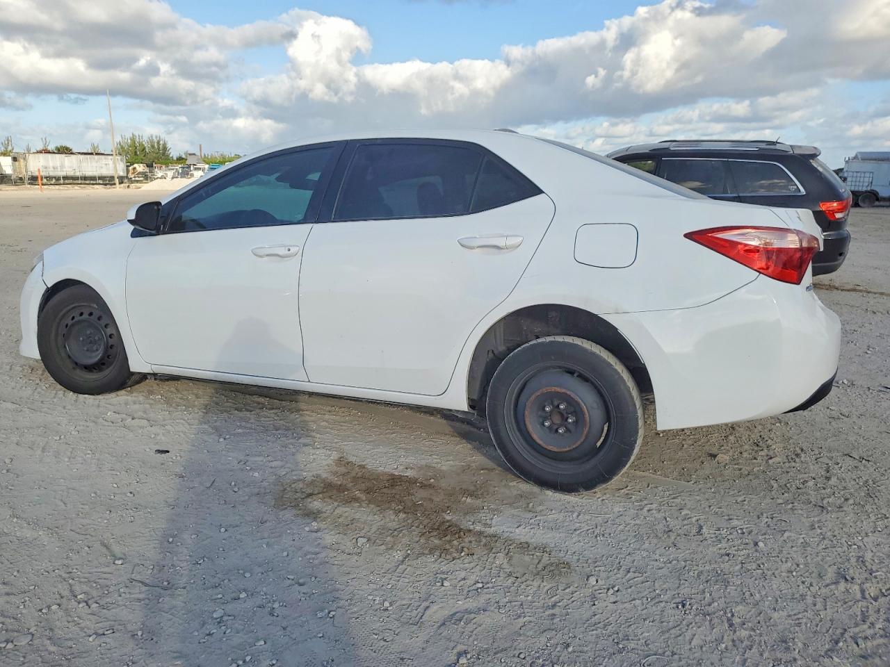 2017 TOYOTA COROLLA L photo 2