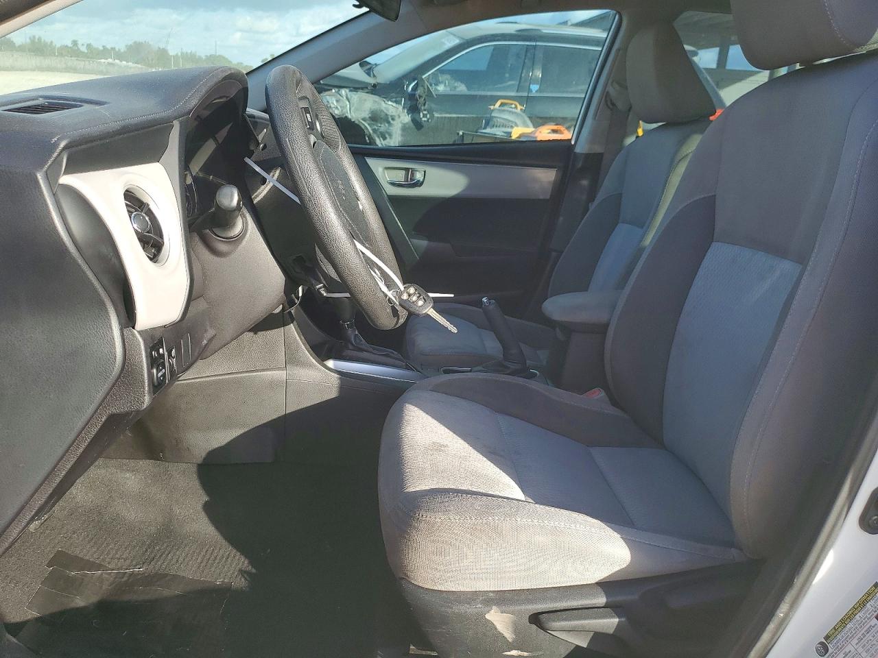 2017 TOYOTA COROLLA L photo 7