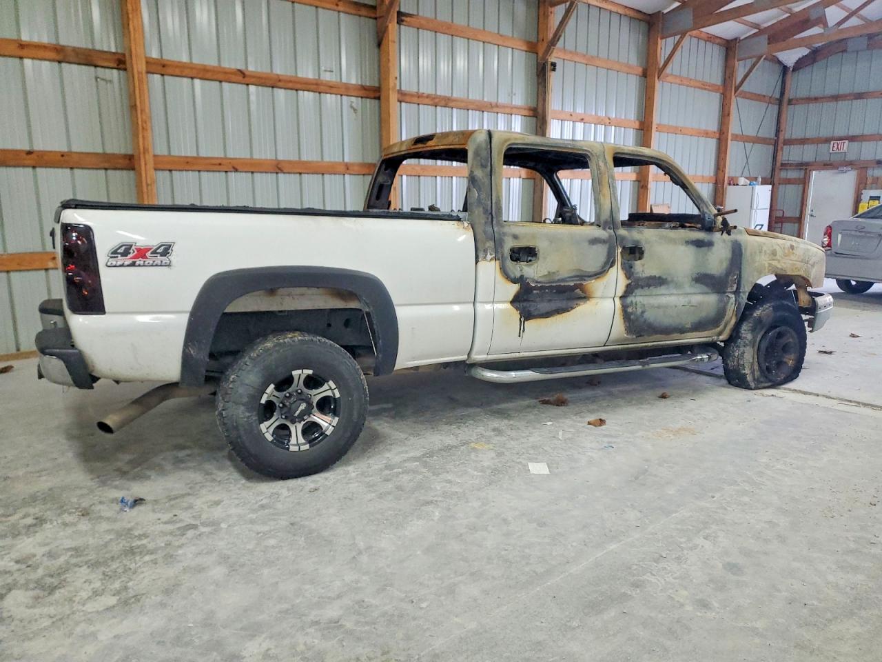 2004 CHEVROLET SILVERADO K2500 HEAVY DUTY photo 3