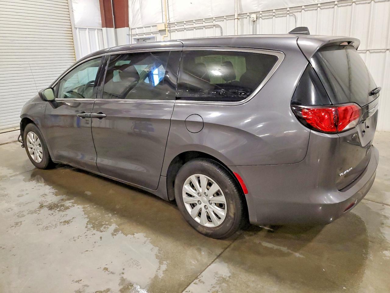 2020 CHRYSLER VOYAGER L photo 2