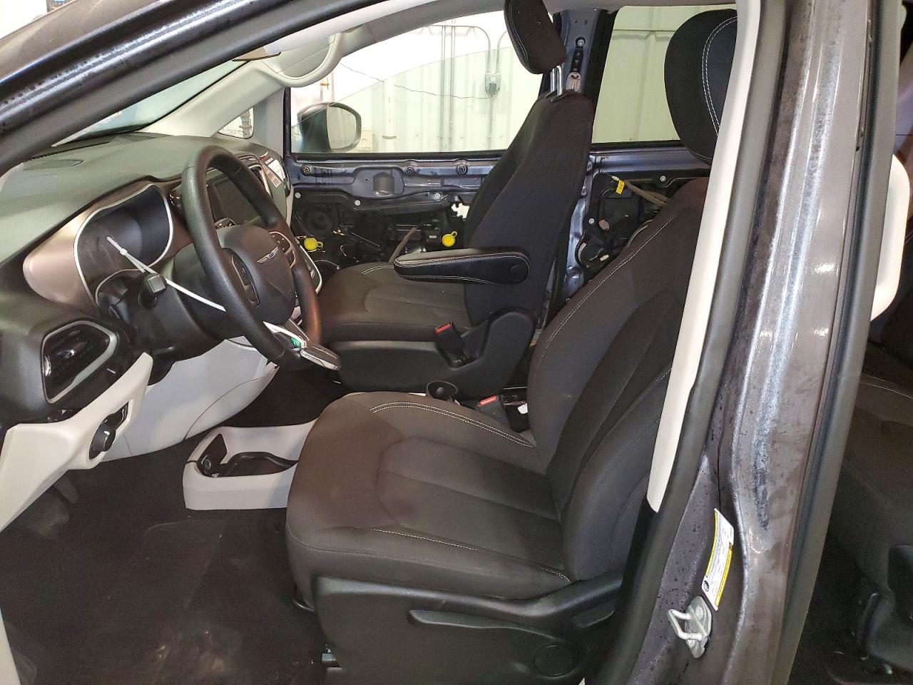 2020 CHRYSLER VOYAGER L photo 7