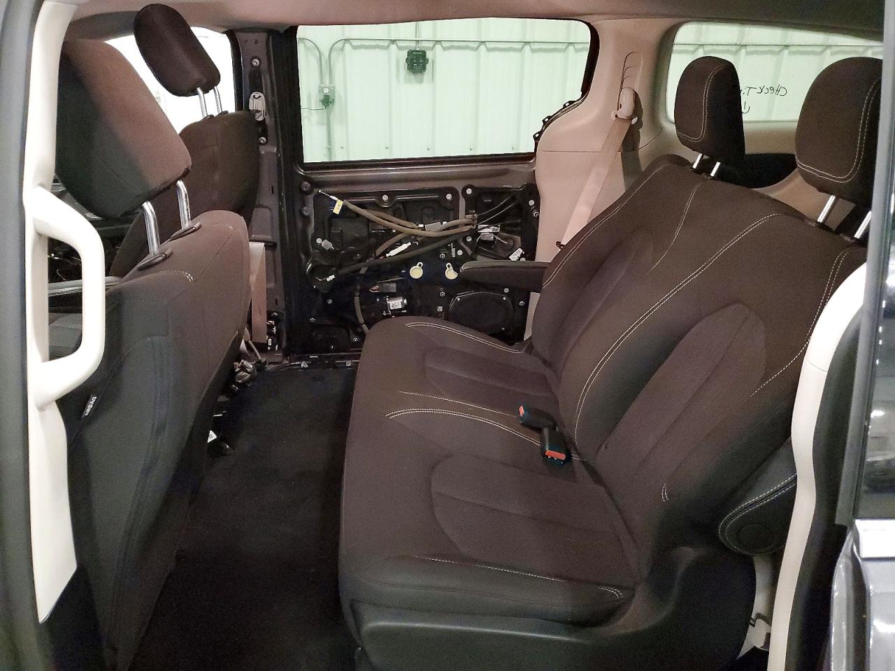 2020 CHRYSLER VOYAGER L photo 11